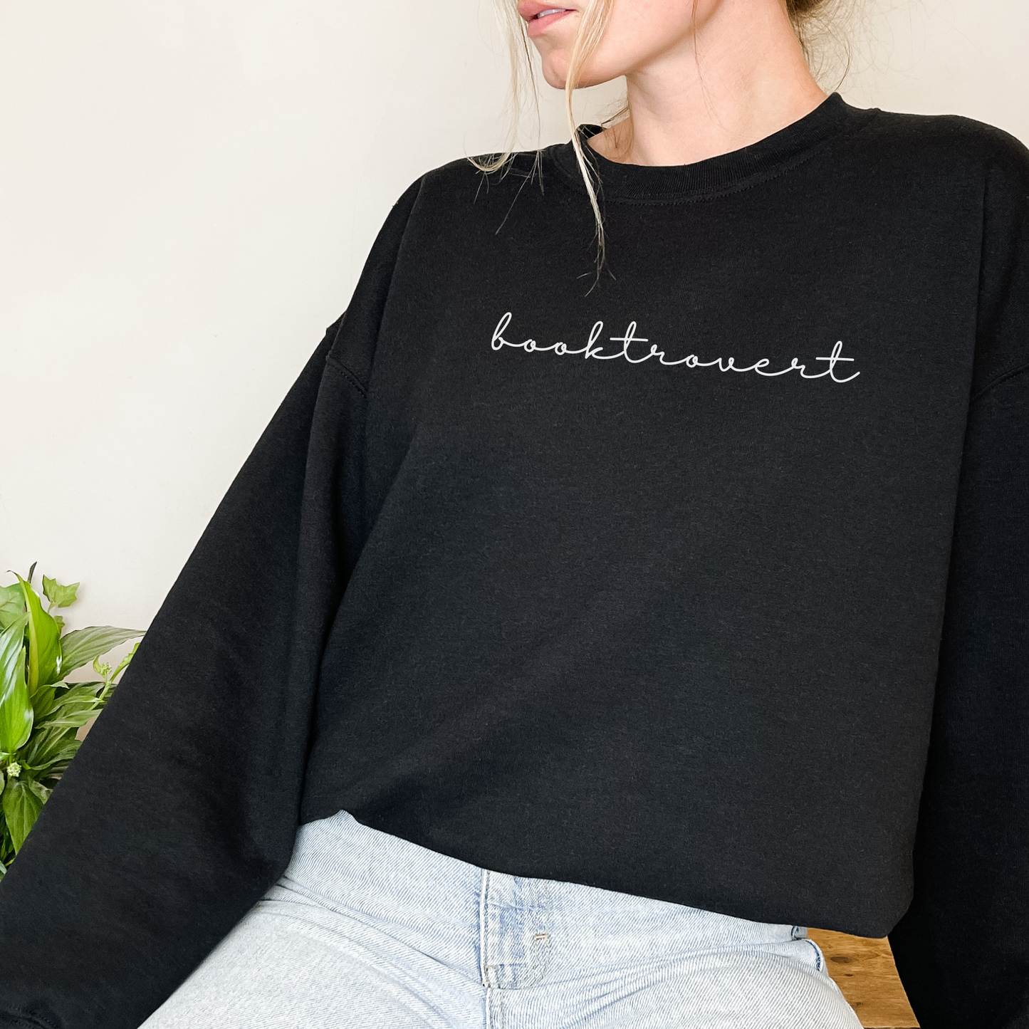 Booktrovert Script Sweatshirt