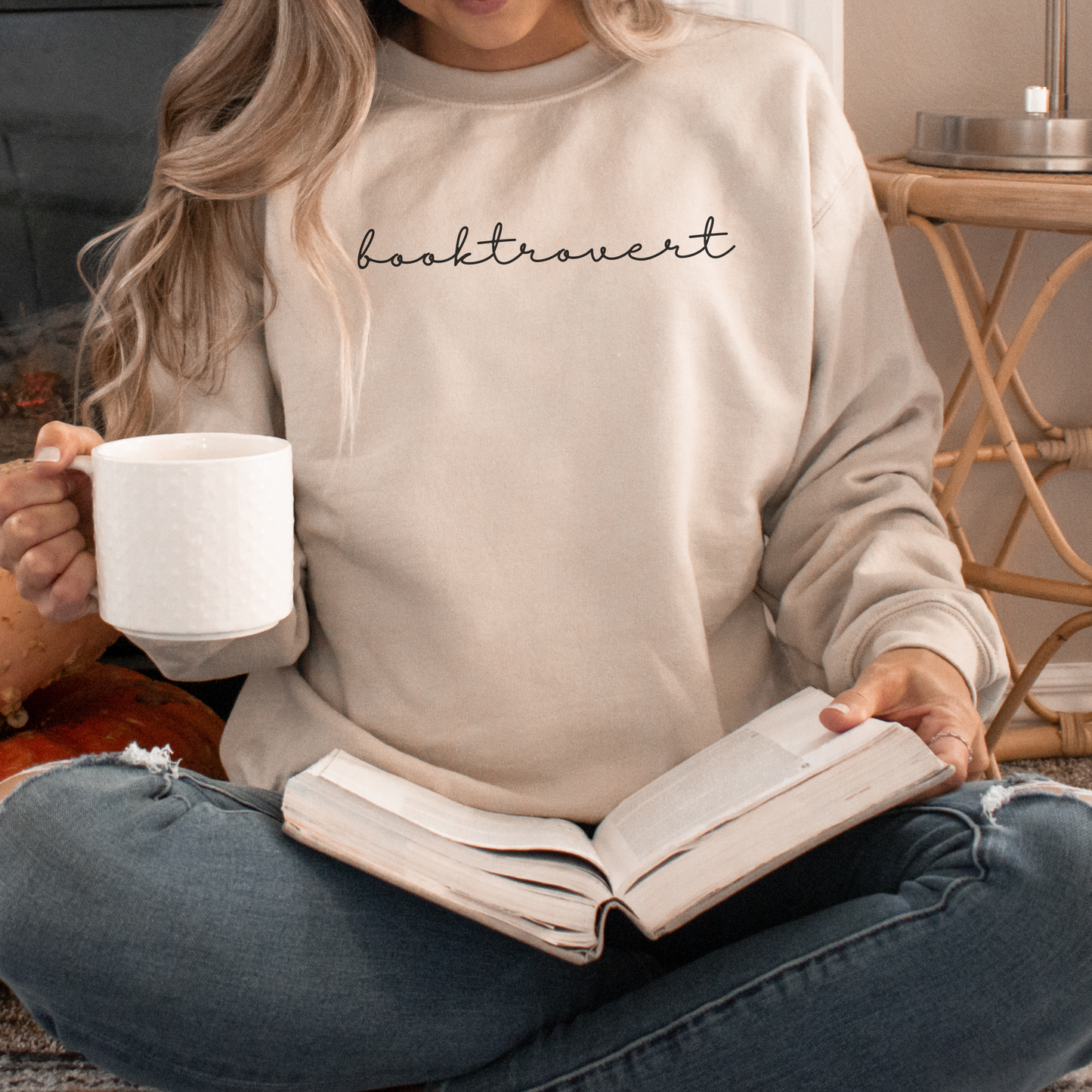 Booktrovert Script Sweatshirt